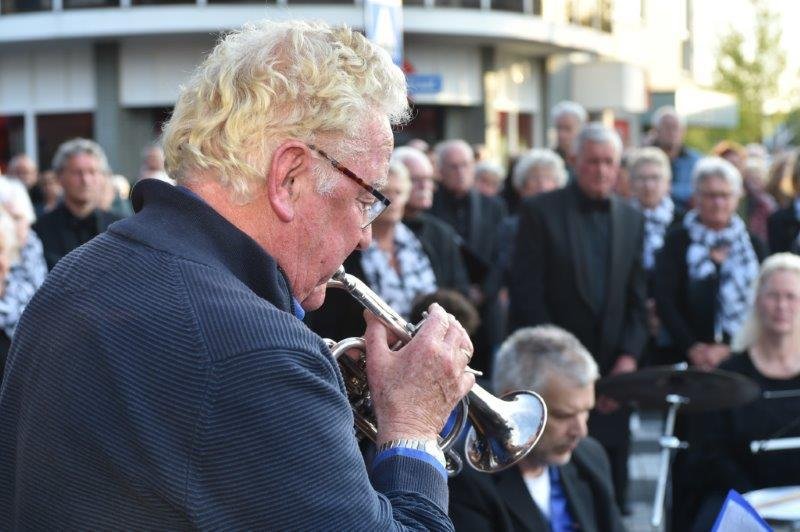 Muzikant tijdens Dodenherdenking 2023